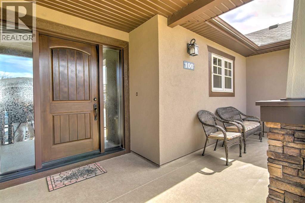 100 Canyoncrest Point W Property Photo 3