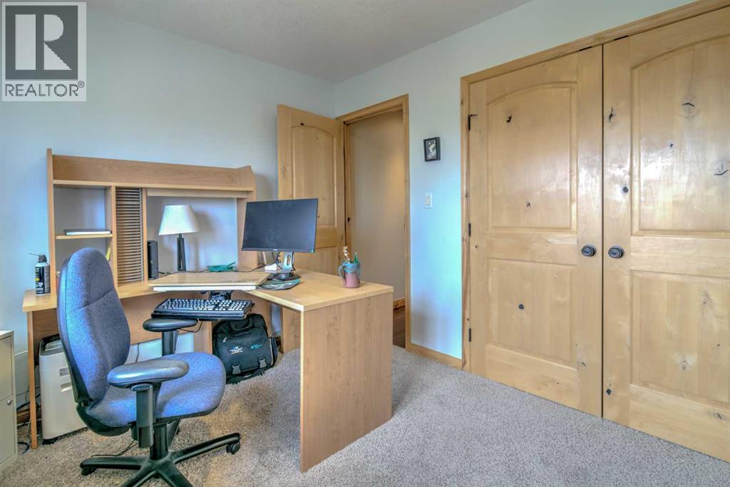 100 Canyoncrest Point W Property Photo 23