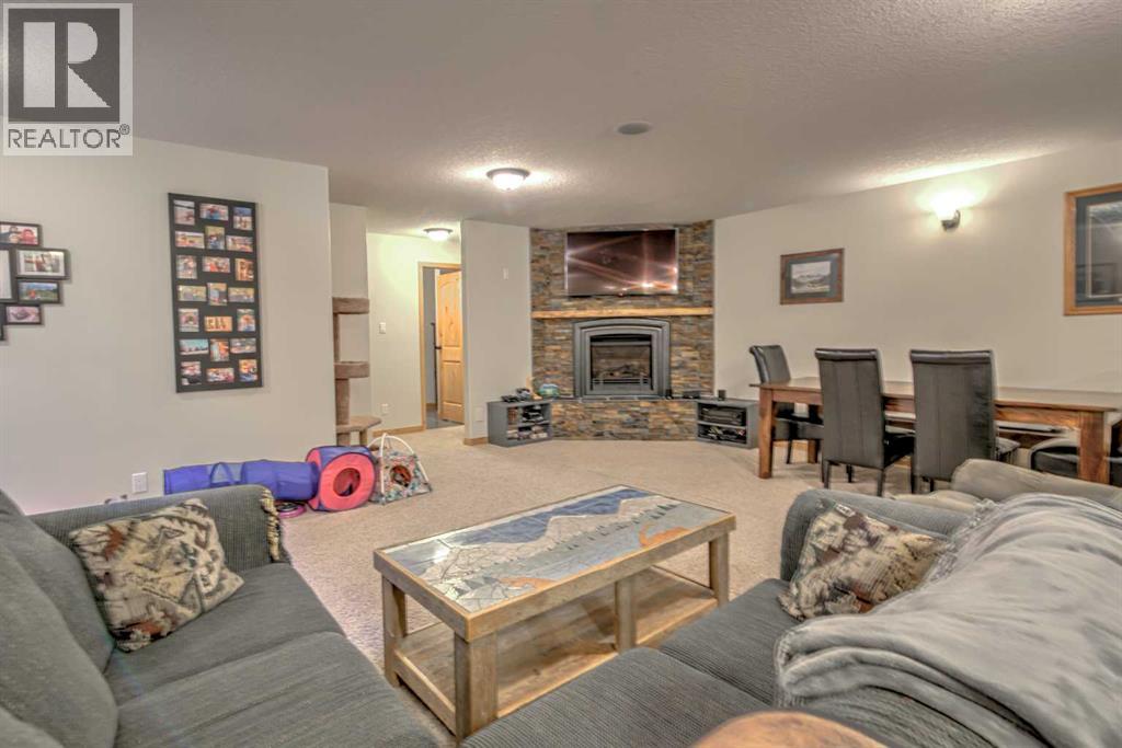100 Canyoncrest Point W Property Photo 26