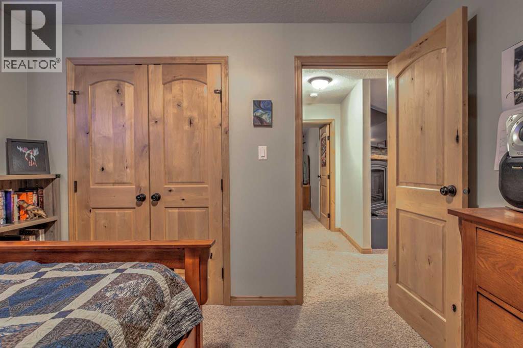 100 Canyoncrest Point W Property Photo 34