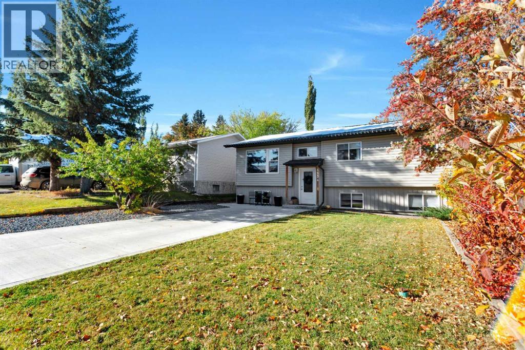 4534 46 Street Property Photo 3