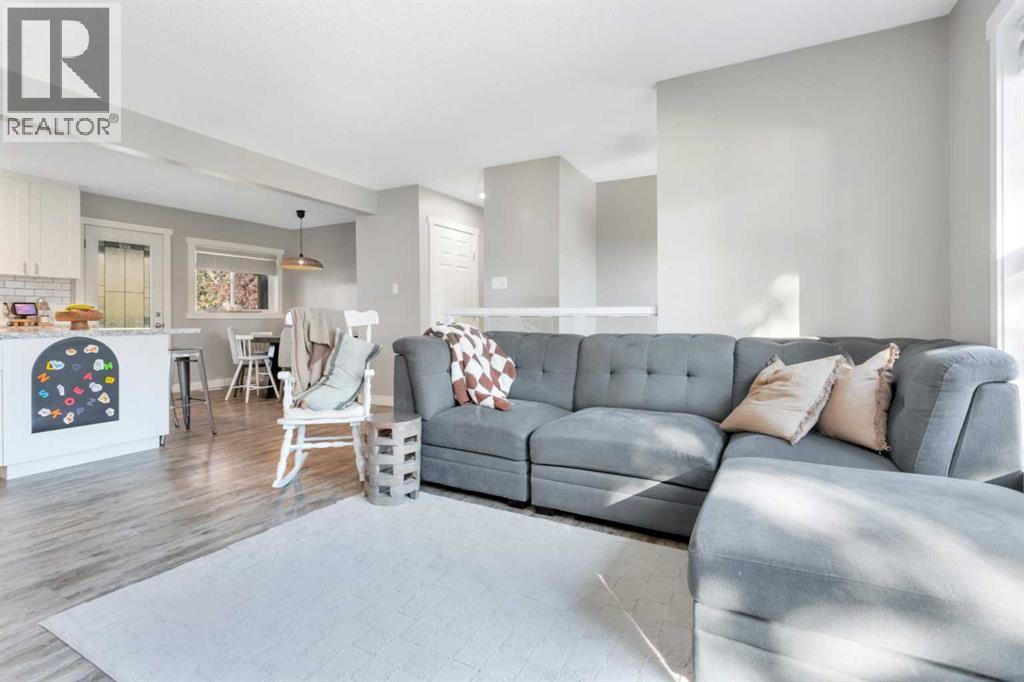 4534 46 Street Property Photo 15