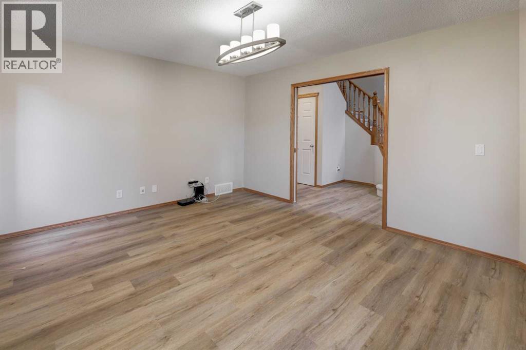 63 Sierra Madre Crescent Sw Property Photo 5