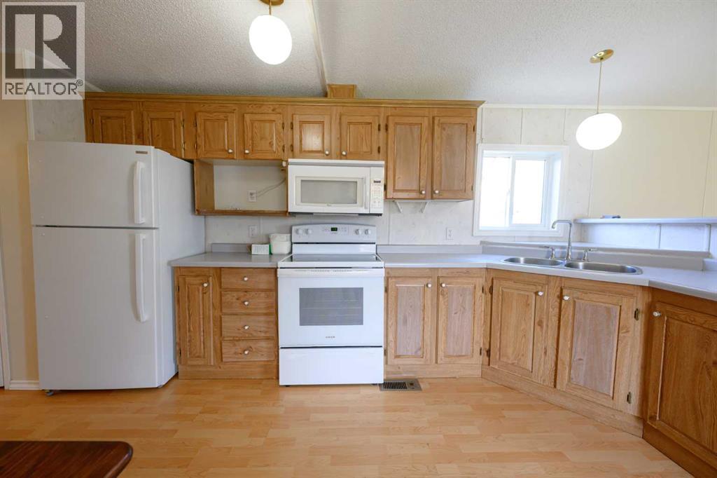 10017 100 Avenue Property Photo 2