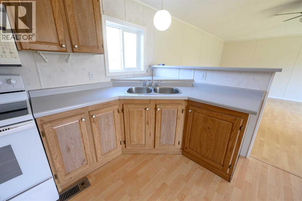 10017 100 Avenue Property Photo 3