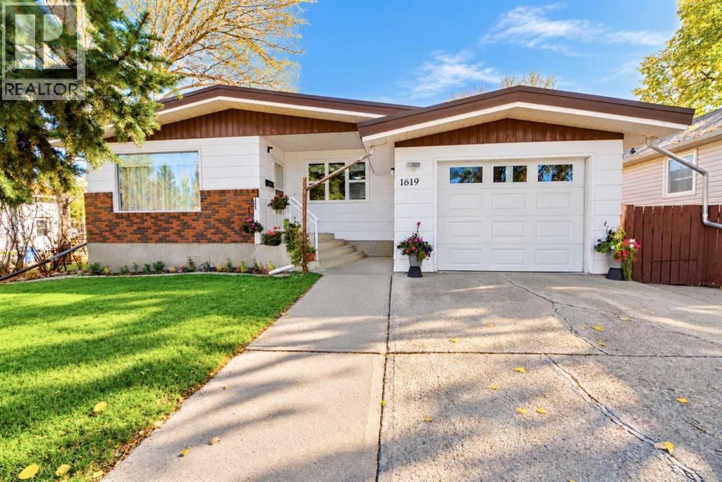 1619 21 Street Property Photo 2
