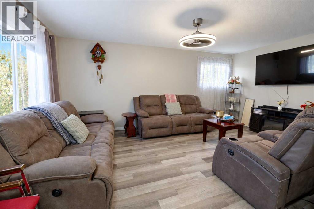 1619 21 Street Property Photo 4