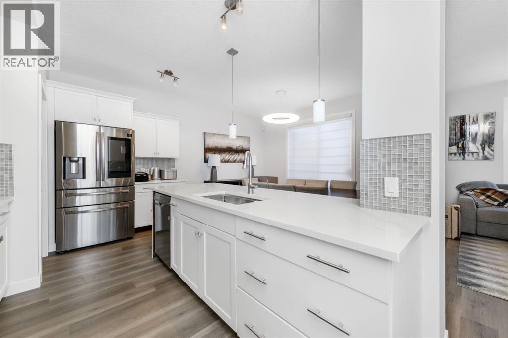 1536 93 Street Sw Property Photo 4