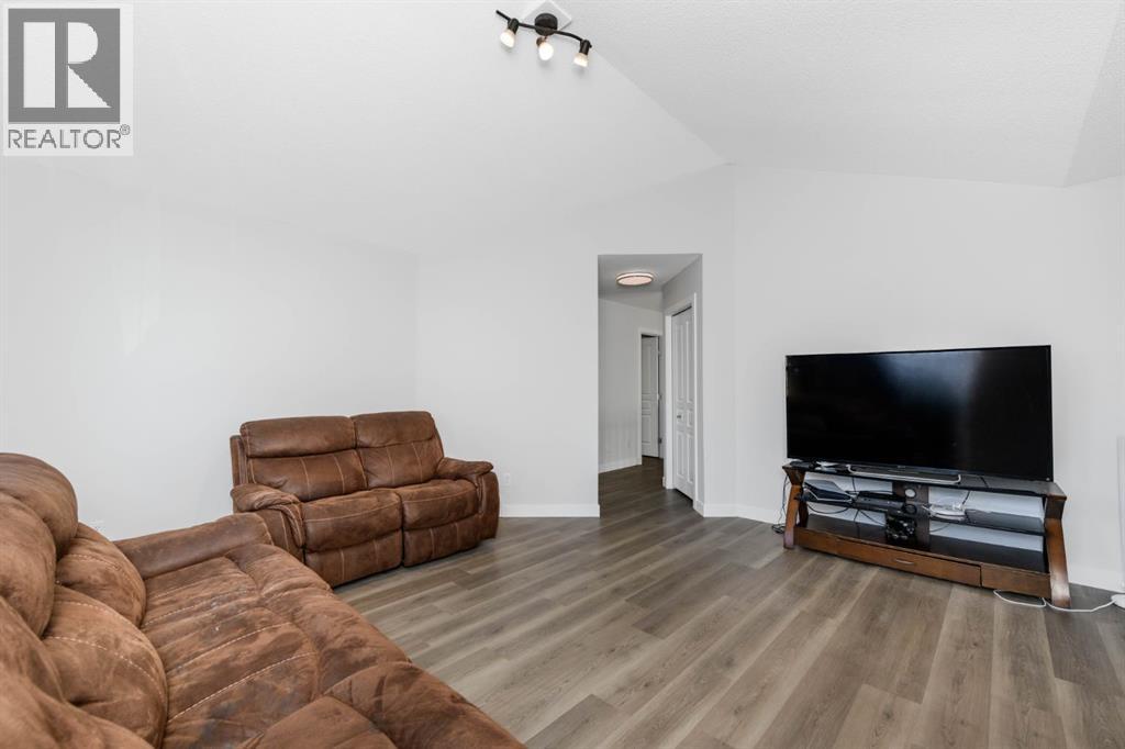 1536 93 Street Sw Property Photo 16
