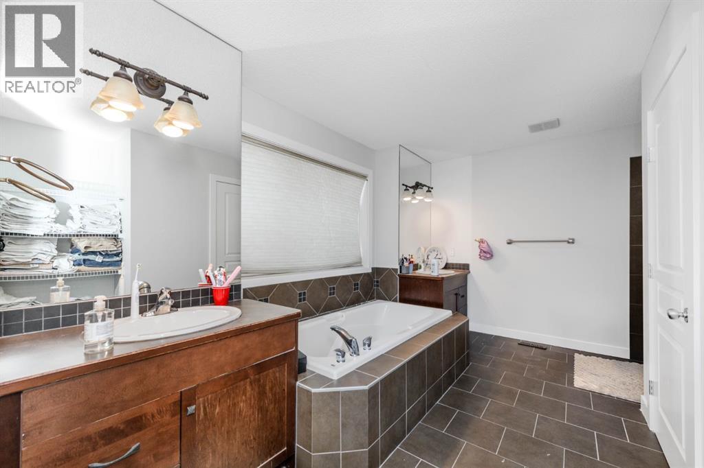 1536 93 Street Sw Property Photo 20