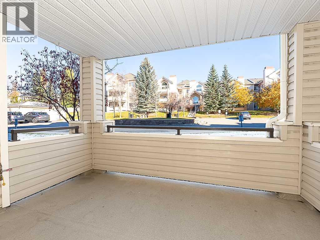 7451 Springbank Boulevard Southwest Property Photo 8