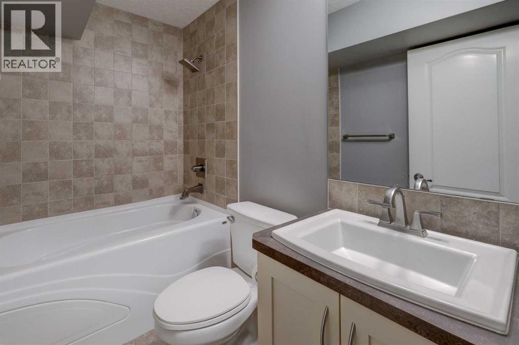 68 Victoria Cross Boulevard Sw Property Photo 24