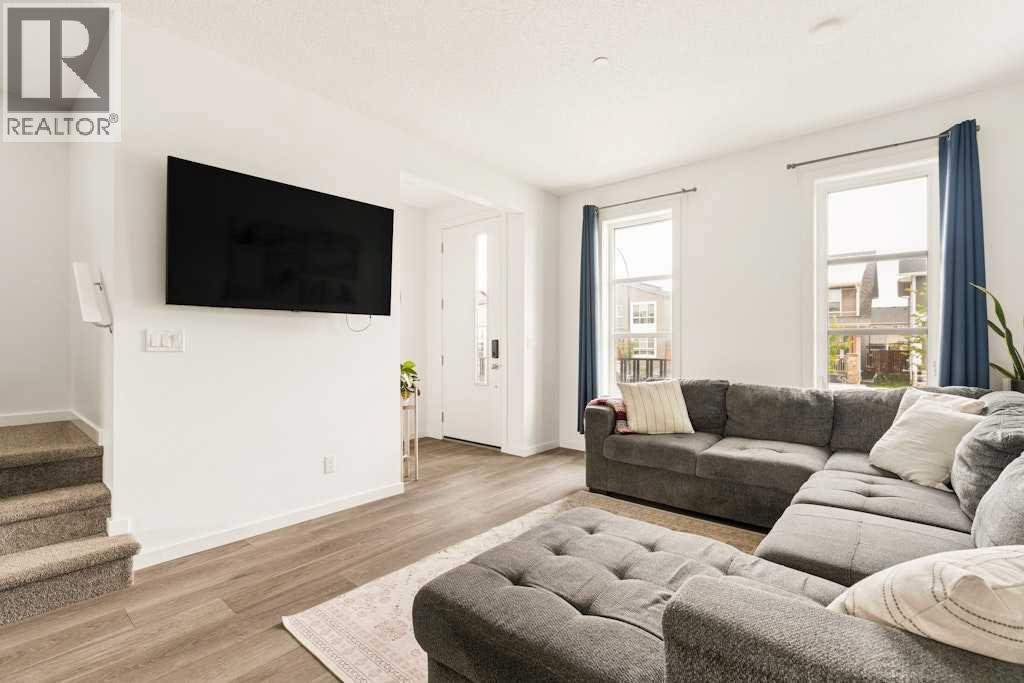 39 Howse Rise Ne Property Photo 3