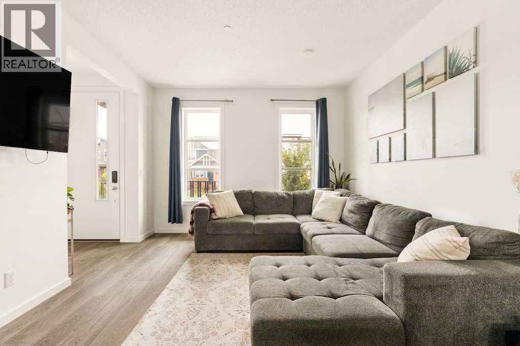 39 Howse Rise Ne Property Photo 4