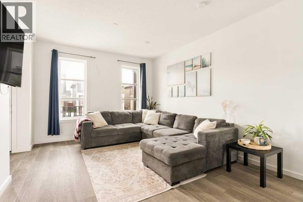 39 Howse Rise Ne Property Photo 5