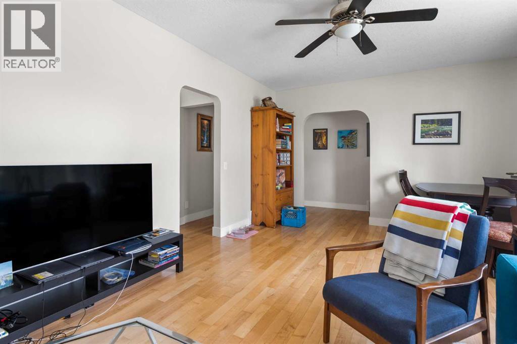 6619 18 Street Se Property Photo 7