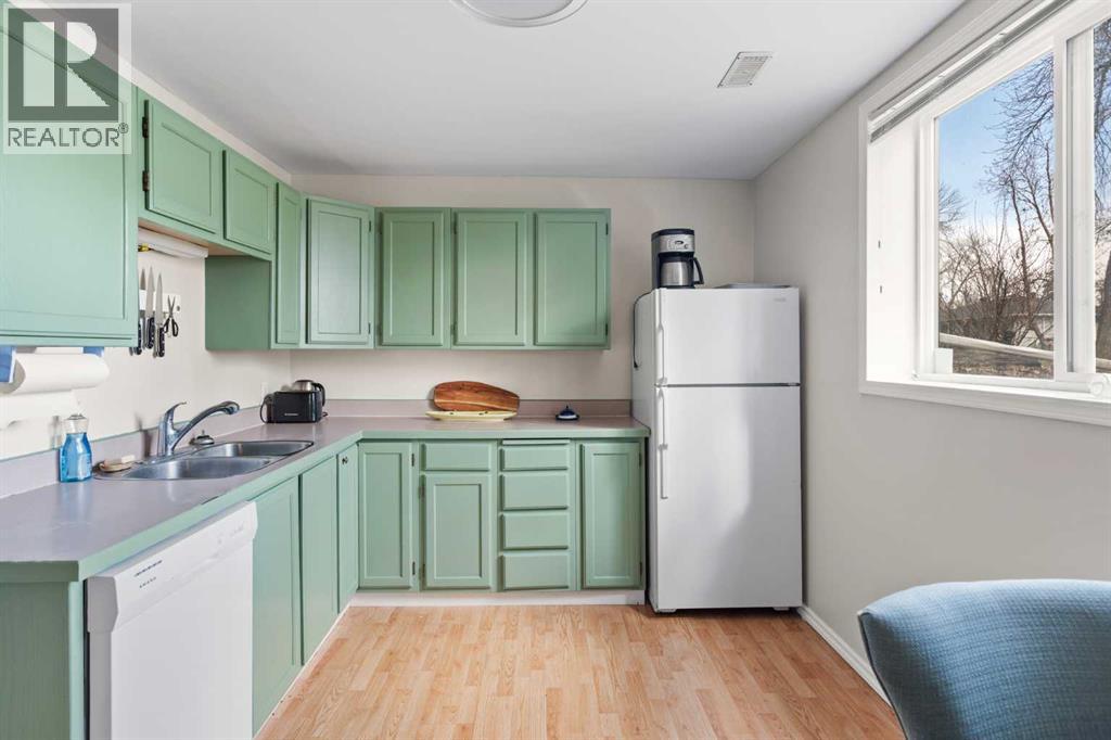 6619 18 Street Se Property Photo 17