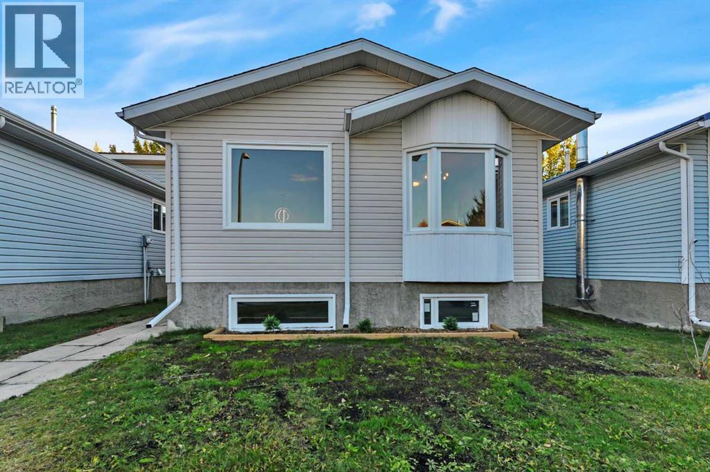 65 Roberts Crescent Property Photo 1