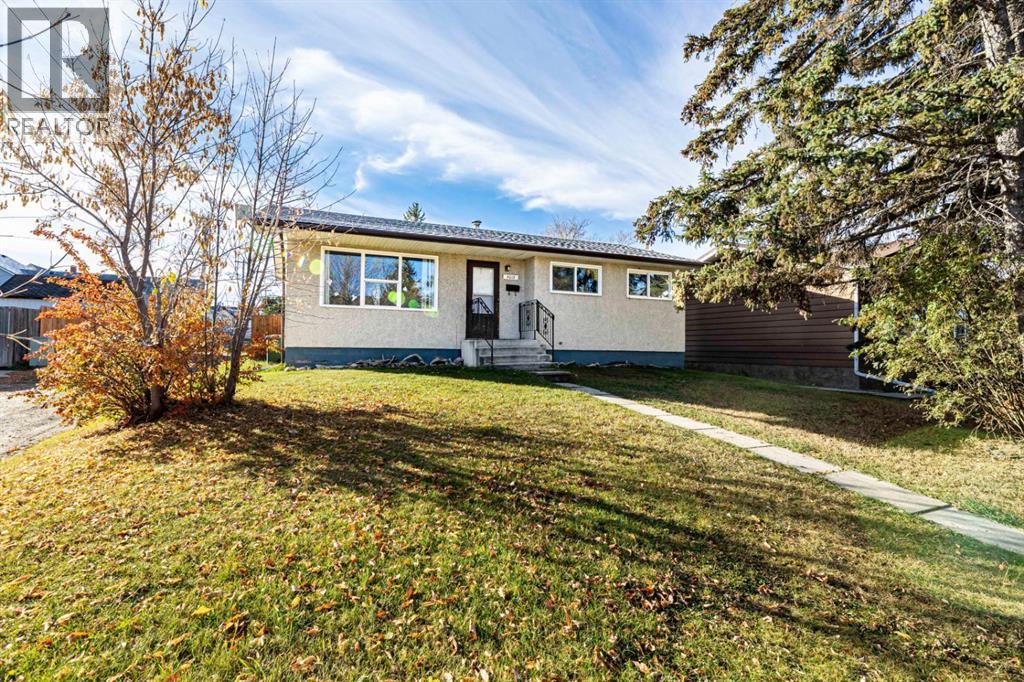 5015 46 Street Property Photo 3