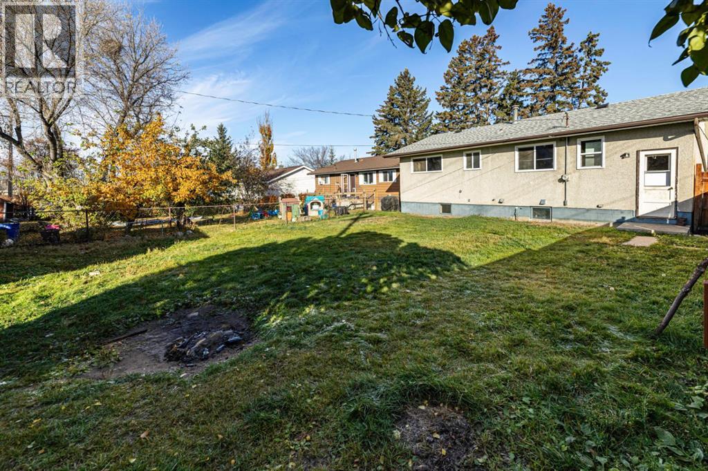 5015 46 Street Property Photo 6