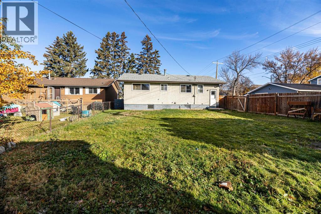 5015 46 Street Property Photo 9