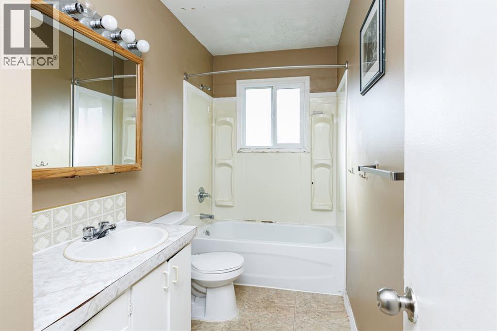 5015 46 Street Property Photo 20