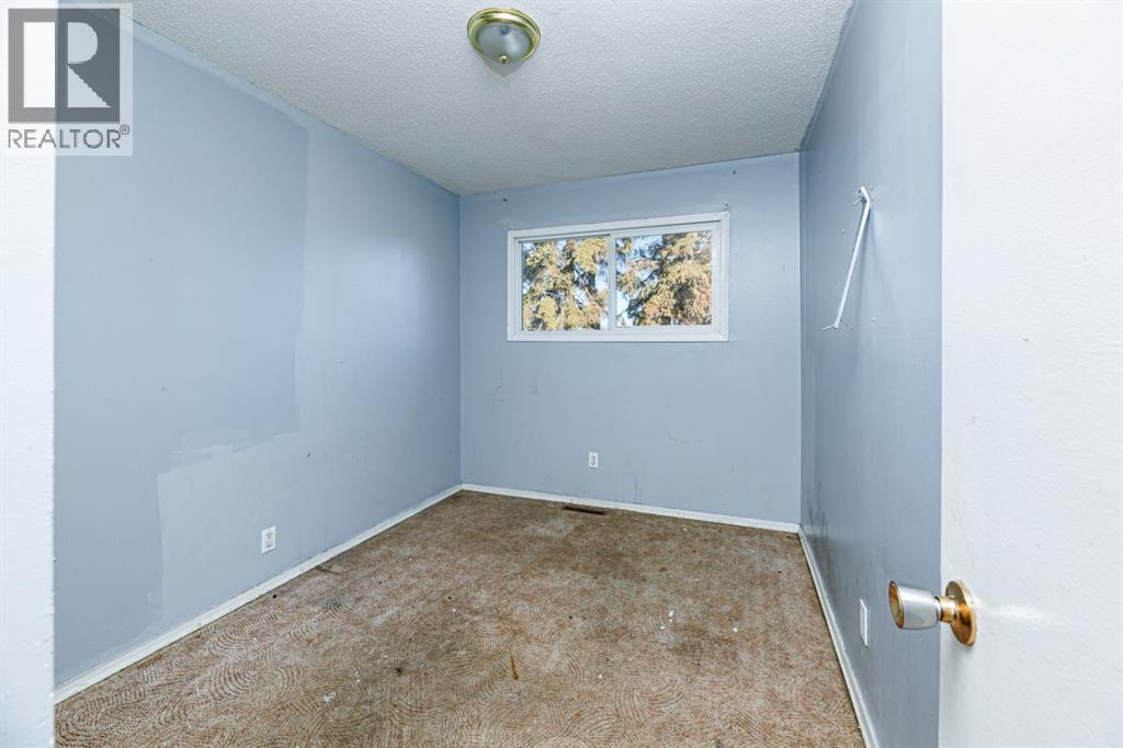 5015 46 Street Property Photo 22