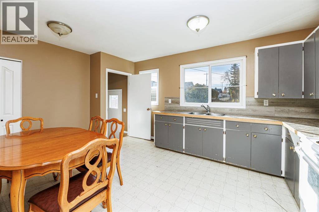 5015 46 Street Property Photo 23