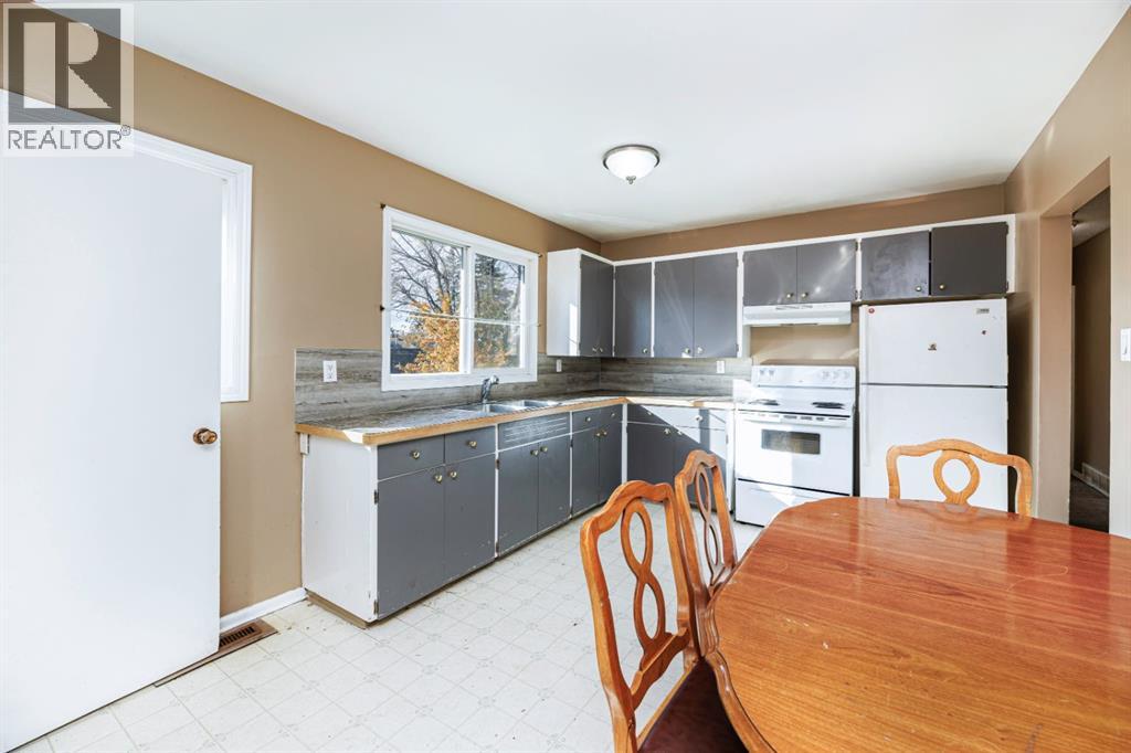 5015 46 Street Property Photo 24