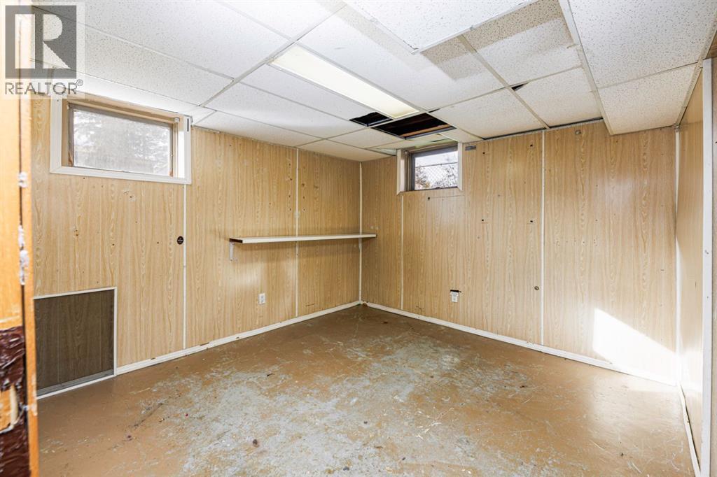 5015 46 Street Property Photo 27