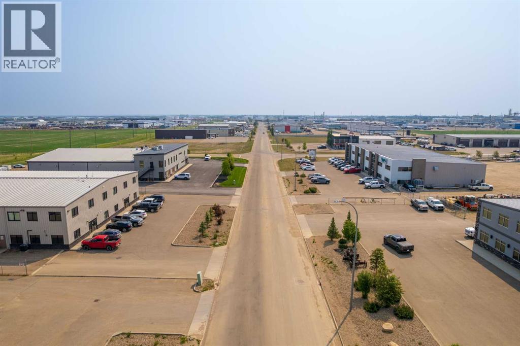 7156 56 Street Property Photo 4