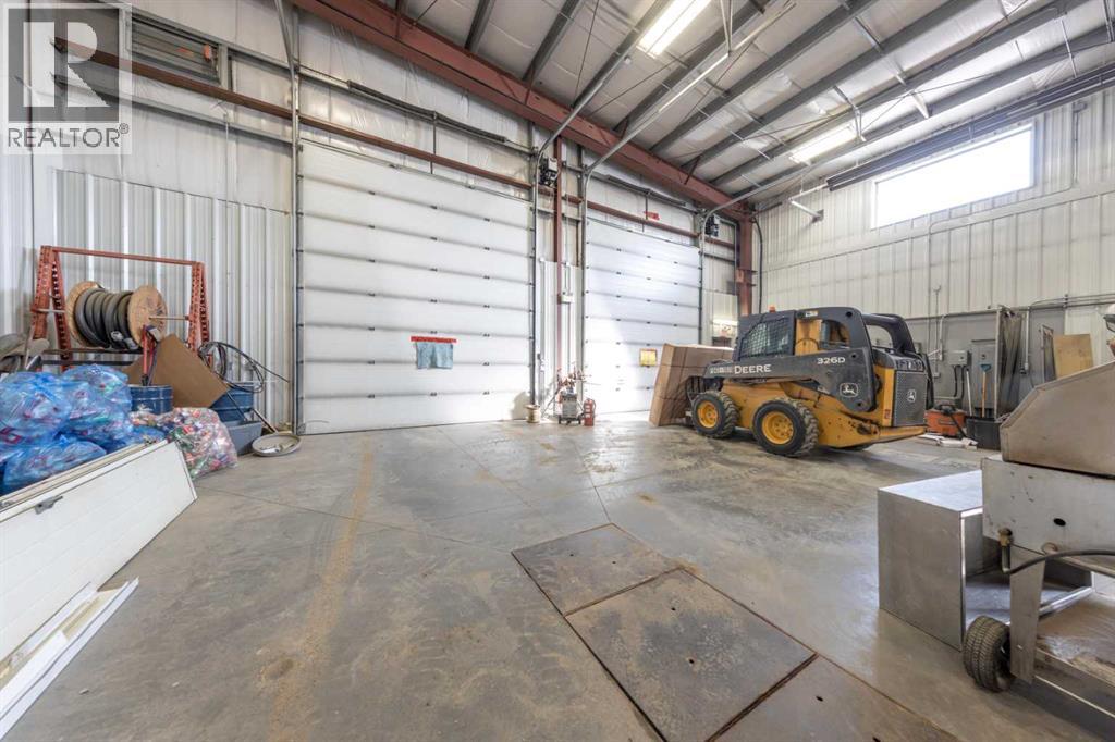7156 56 Street Property Photo 6