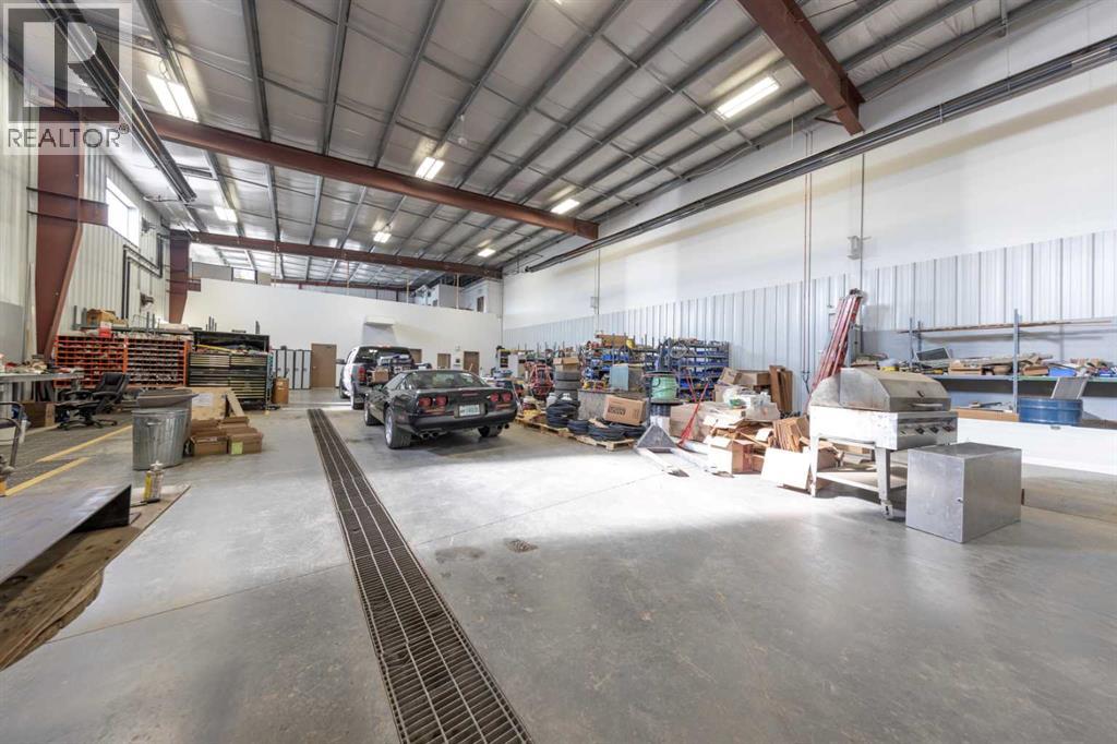 7156 56 Street Property Photo 7