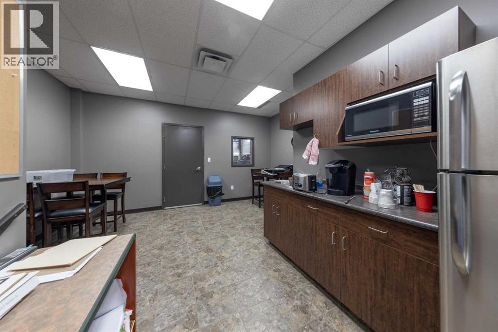 7156 56 Street Property Photo 9