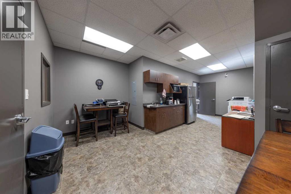 7156 56 Street Property Photo 10