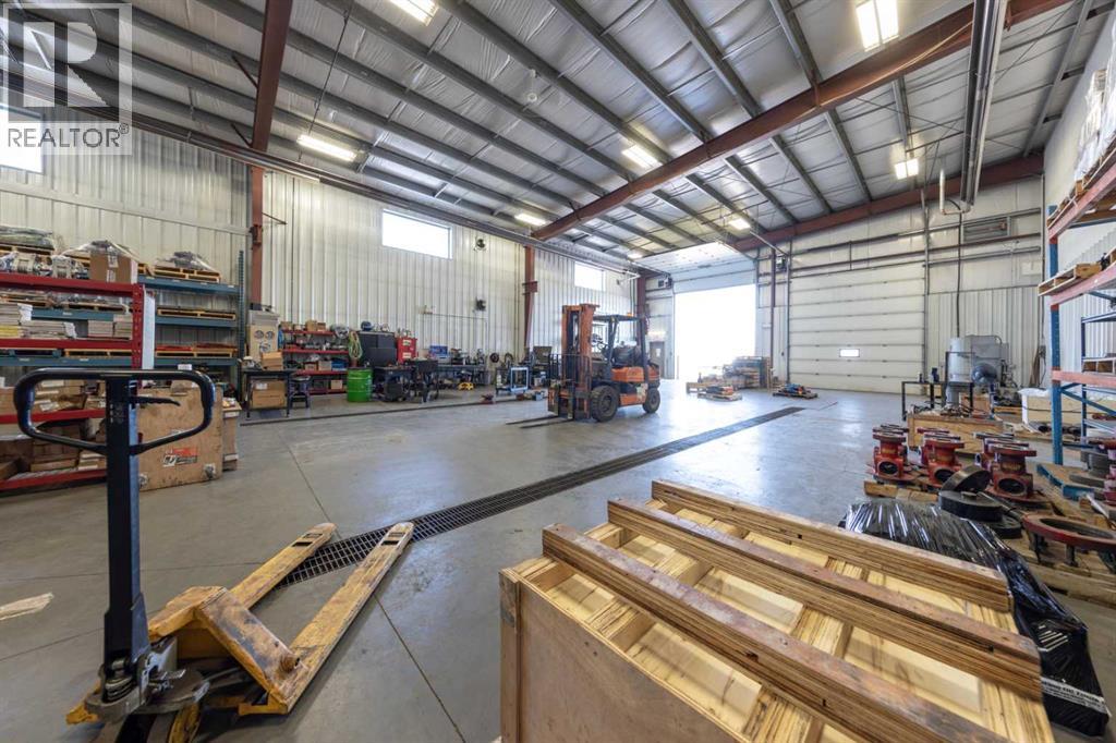 7156 56 Street Property Photo 16
