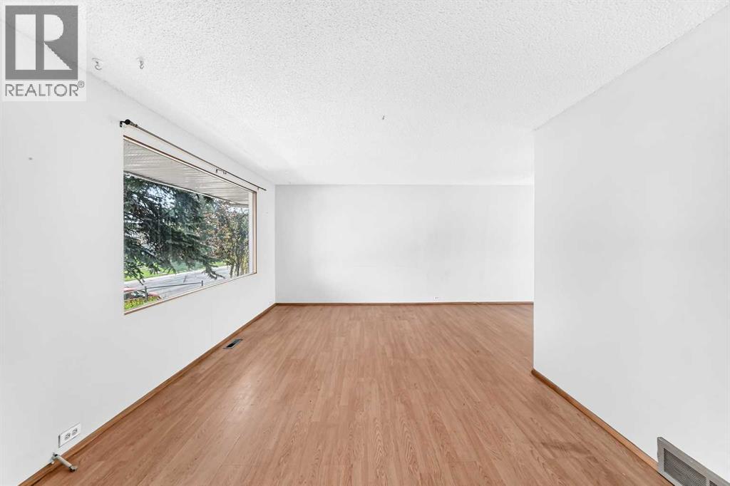 6839 Huntridge Hill Ne Property Photo 10