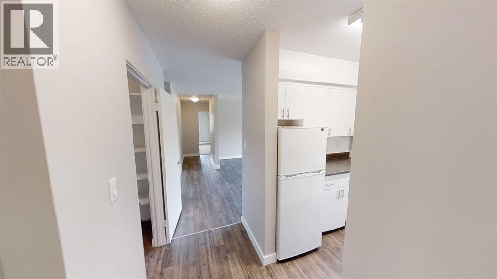 10802 99 Street Property Photo 2