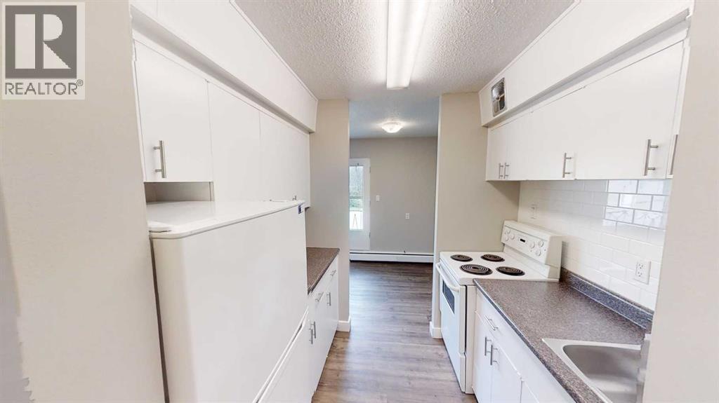 10802 99 Street Property Photo 3
