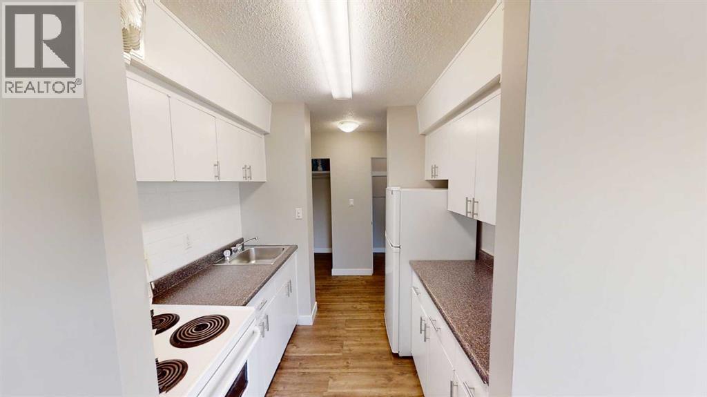 10802 99 Street Property Photo 4