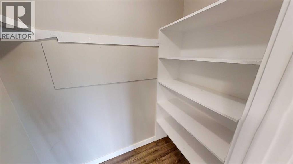 10802 99 Street Property Photo 5