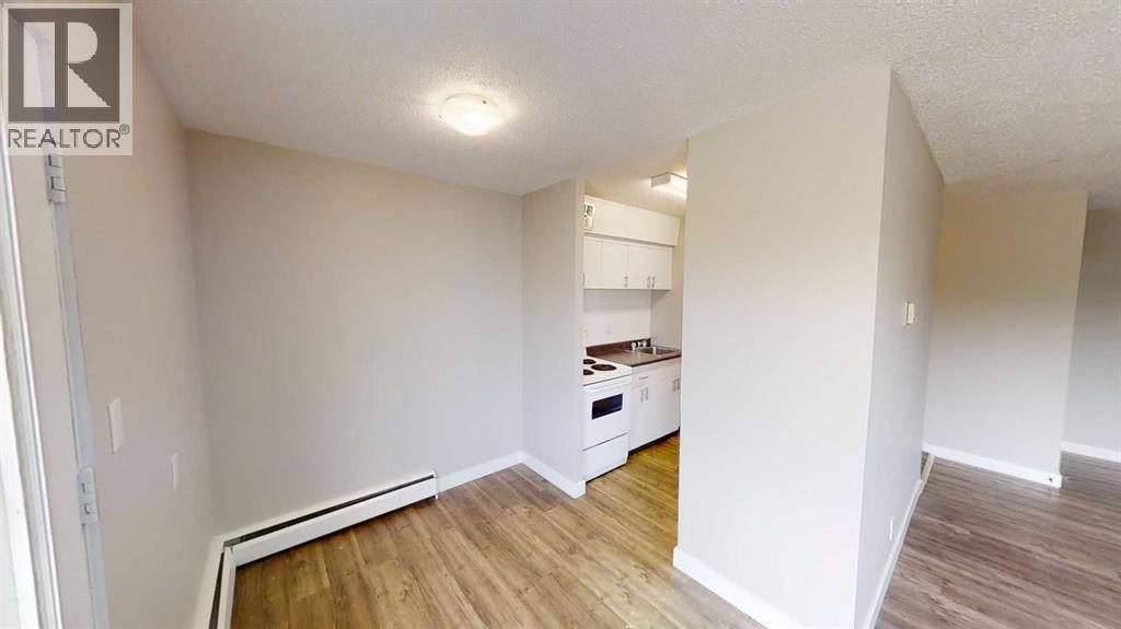 10802 99 Street Property Photo 6