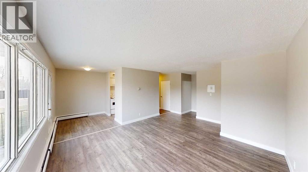 10802 99 Street Property Photo 7
