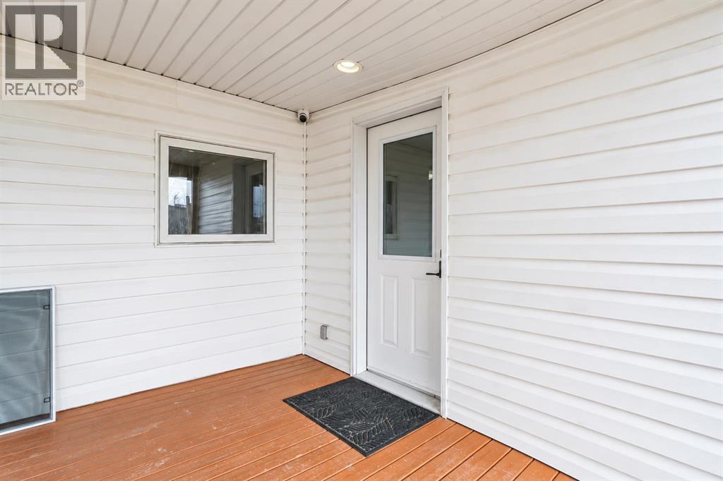 204 6 Street Property Photo 9