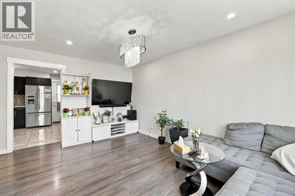 2035 47 Street Se Property Photo 6