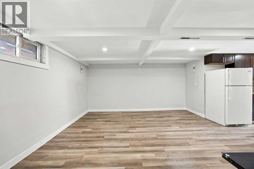 2035 47 Street Se Property Photo 17