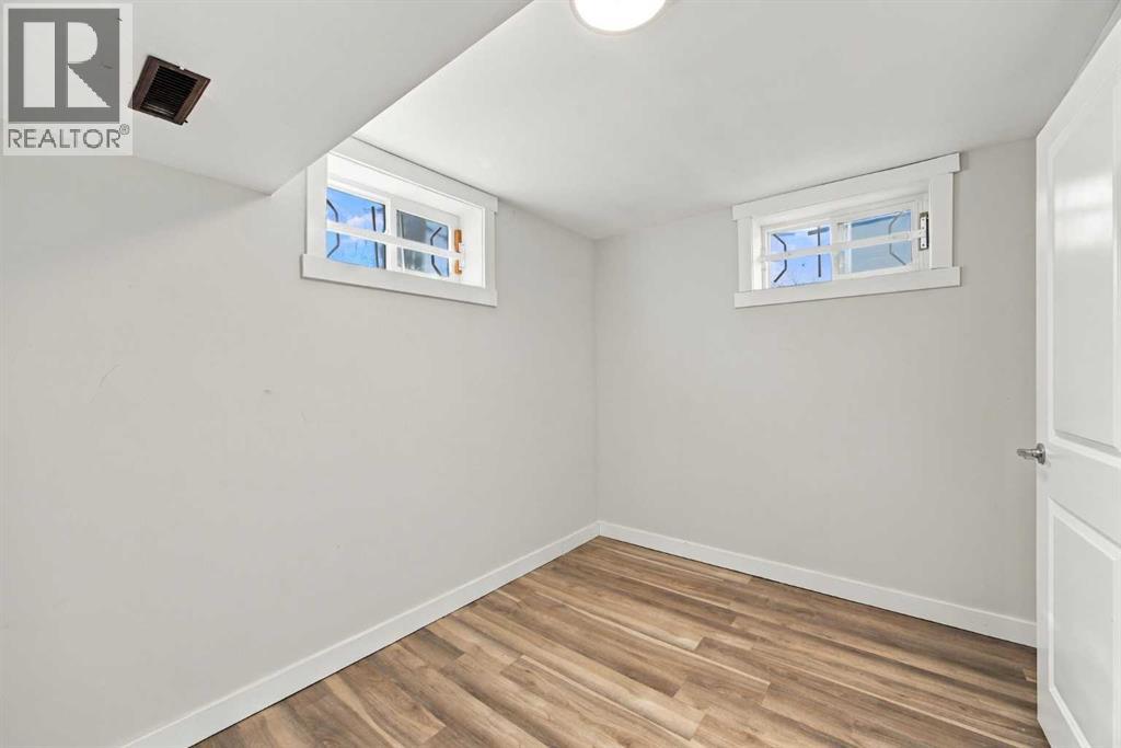 2035 47 Street Se Property Photo 27