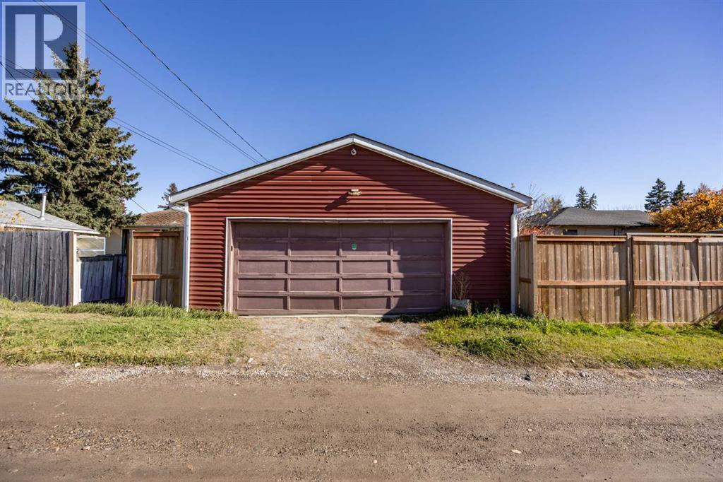 2035 47 Street Se Property Photo 32