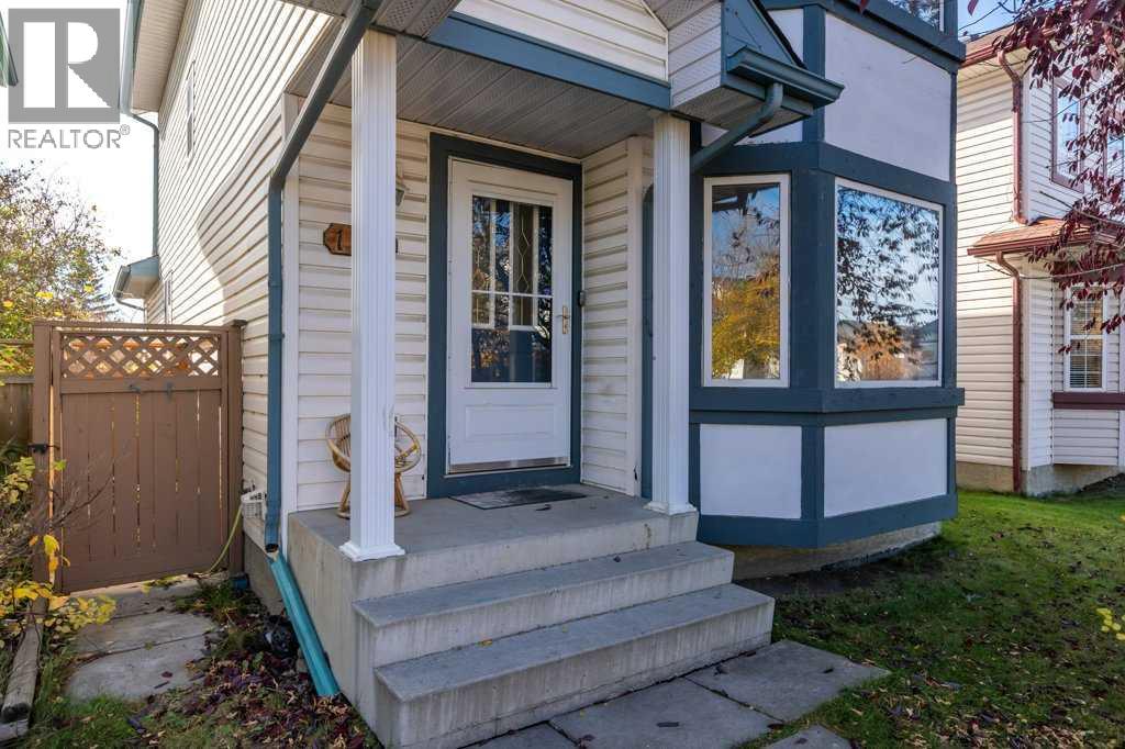 127 Erin Meadow Crescent Se Property Photo 2