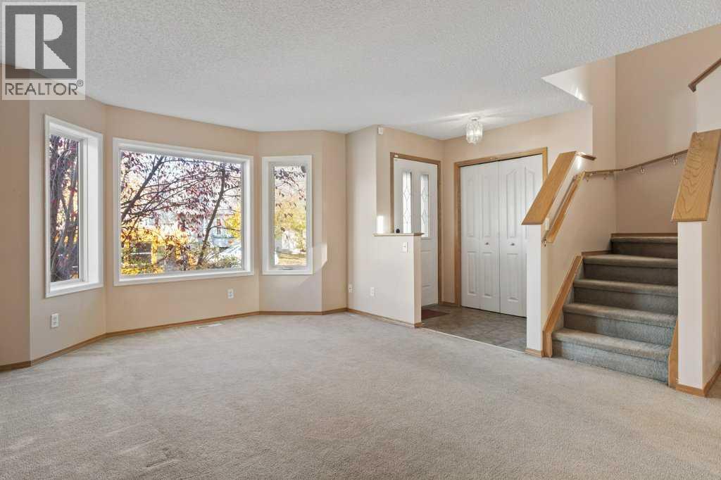 127 Erin Meadow Crescent Se Property Photo 4